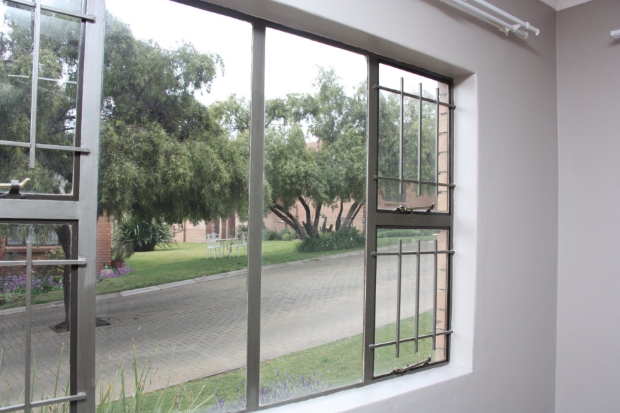 2 Bedroom Property for Sale in Langenhovenpark Free State